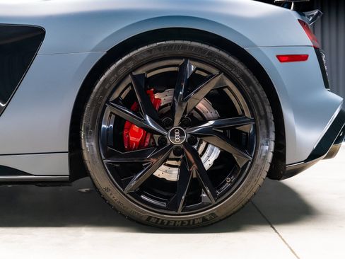 Used 2022 Audi R8 V10 w/ Premium Package RWD image 46