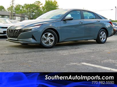 Used 2022 Hyundai Elantra SE w/ Cargo Package