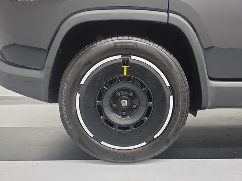 Used 2025 Rivian R1S Adventure Dual AWD/4WD image 12
