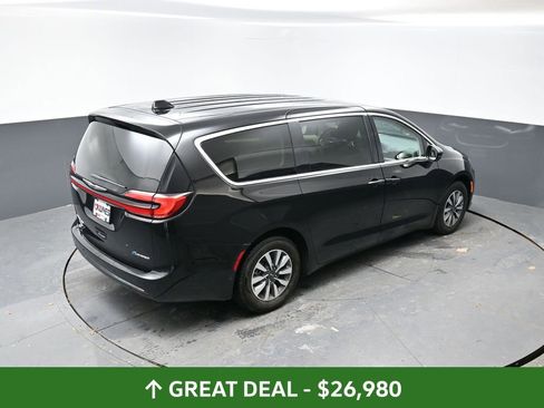 Used 2024 Chrysler Pacifica Select image 43