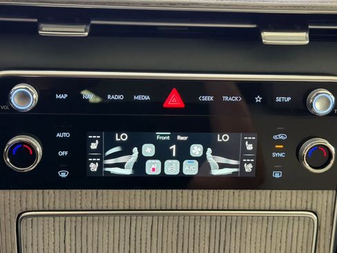 Used 2025 Genesis GV80 3.5T Advanced AWD/4WD image 21