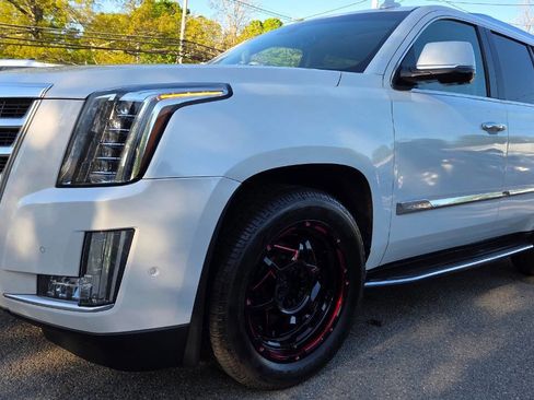 Used 2017 Cadillac Escalade Luxury AWD/4WD image 5