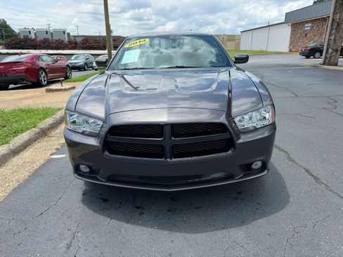 Used 2014 Dodge Charger SXT w/ Blacktop Package RWD image 2