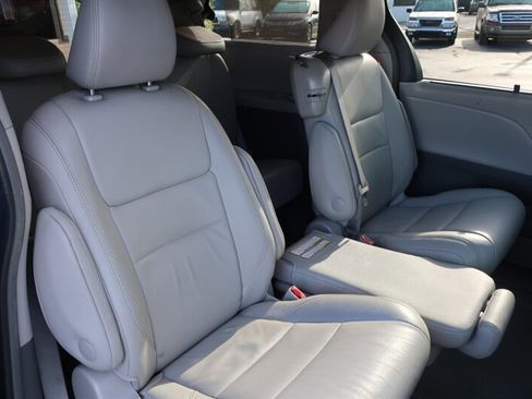 Used 2015 Toyota Sienna XLE Premium image 32