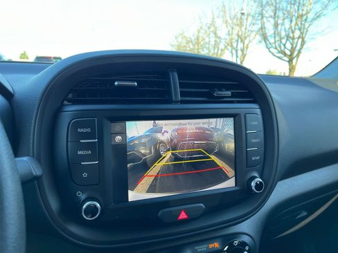 Used 2025 Kia Soul LX w/ LX Technology Package image 22