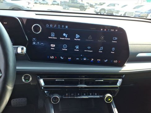 Used 2024 Chevrolet Traverse LT image 10