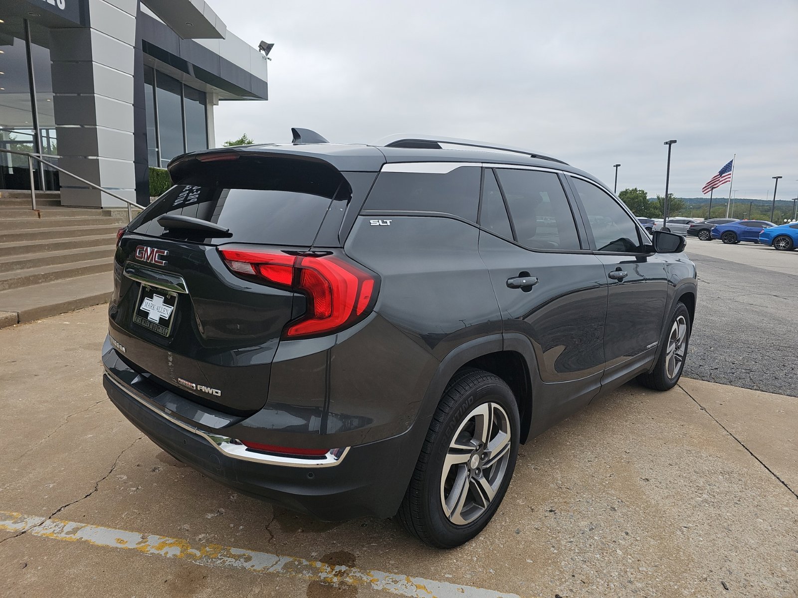 Used 2019 GMC Terrain SLT w/ Infotainment Package II AWD/4WD image 4