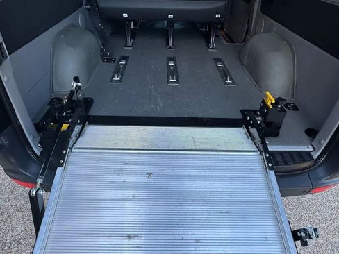 Used 2017 Mercedes-Benz Sprinter 2500 image 27