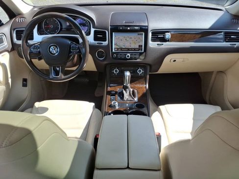 Used 2014 Volkswagen Touareg TDI AWD/4WD image 13