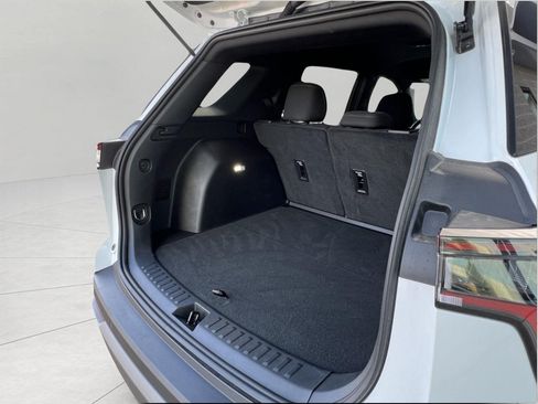 Used 2026 Chevrolet Equinox LT w/ Safety and Technology Package FWD image 16