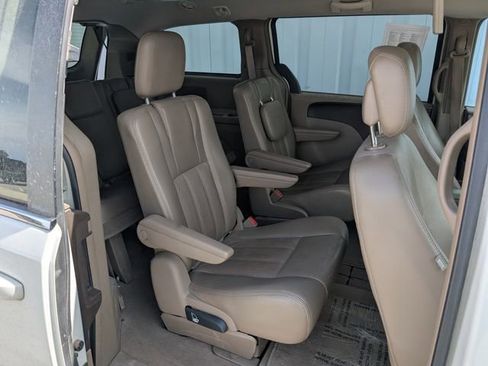 Used 2012 Chrysler Town & Country Touring w/ Entertainment Group #1 FWD image 19