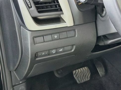Used 2025 Nissan Rogue SV w/ SV Premium Package AWD/4WD image 13