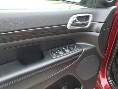 Used 2021 Jeep Grand Cherokee Laredo X image 10