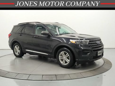 Used 2021 Ford Explorer XLT RWD image 1