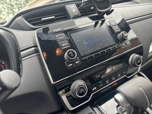Used 2018 Honda CR-V LX image 9