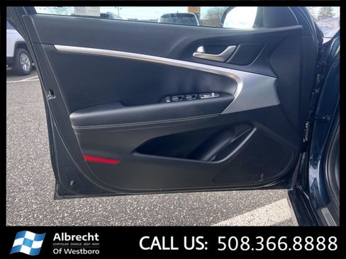 Used 2025 Genesis G70 2.5T image 11