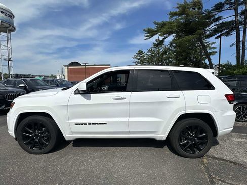 Used 2020 Jeep Grand Cherokee Altitude AWD/4WD image 3