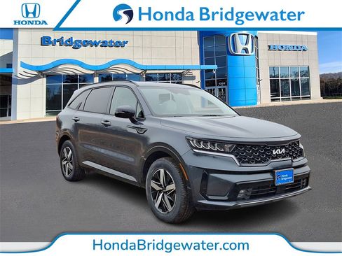 Used 2022 Kia Sorento EX image 1