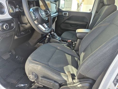 Used 2024 Jeep Wrangler Unlimited Sahara AWD/4WD image 10