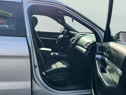 Used 2017 Ford Explorer XLT FWD image 39