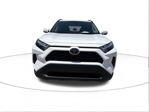Used 2025 Toyota RAV4 XLE AWD/4WD image 8