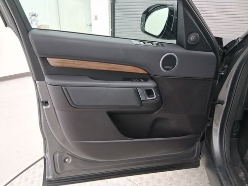 Used 2018 Land Rover Discovery HSE image 22