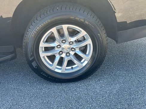 Used 2023 Chevrolet Suburban LT image 11