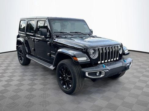 Used 2023 Jeep Wrangler Unlimited Sahara w/ Cold Weather Group AWD/4WD image 4