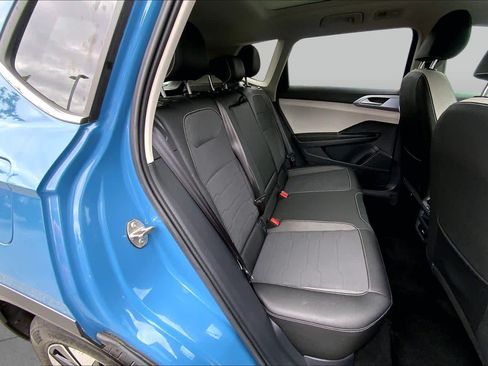 Used 2025 Volkswagen Taos SE AWD/4WD image 20
