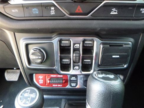 Used 2024 Jeep Wrangler Unlimited Rubicon 4xe AWD/4WD image 14