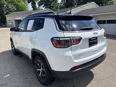 Used 2024 Jeep Compass Limited AWD/4WD image 7