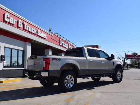 Used 2017 Ford F250 Lariat w/ Lariat Ultimate Package image 4