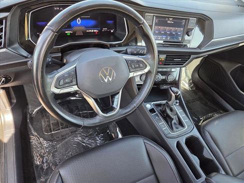 Used 2024 Volkswagen Jetta SE FWD image 10