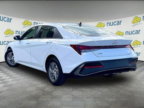 Used 2025 Hyundai Elantra SE FWD image 4
