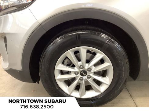 Used 2019 Kia Sorento FWD V6 image 16