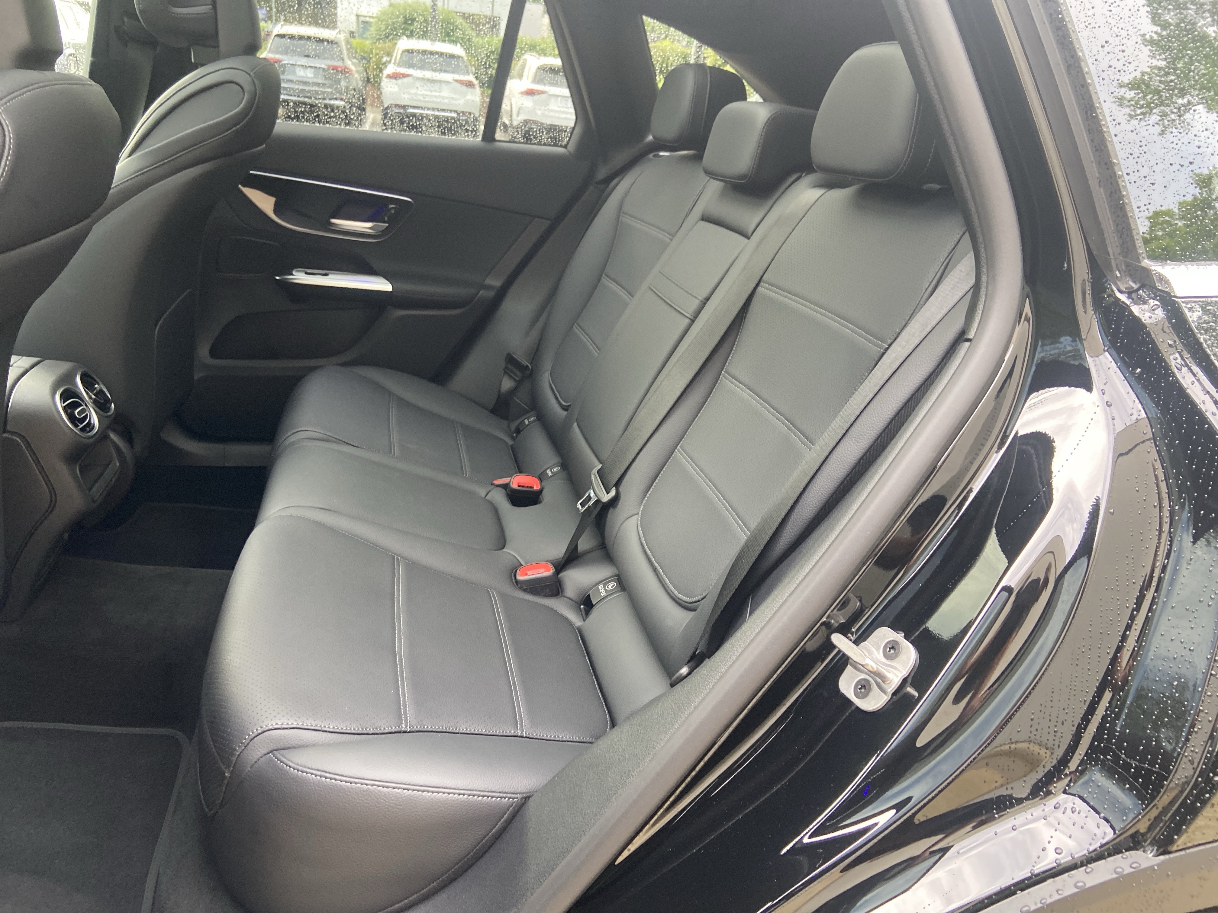 Used 2025 Mercedes-Benz GLC 300 image 41