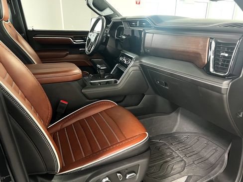 Used 2024 GMC Sierra 1500 Denali Ultimate image 31