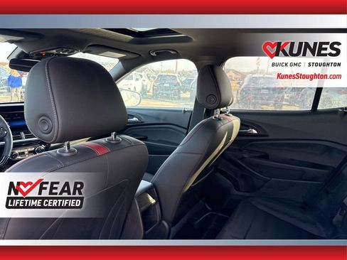 Used 2024 Chevrolet Trax RS w/ Sunroof Package image 37