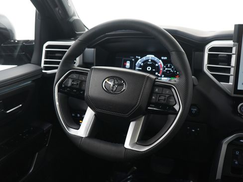 Used 2025 Toyota Sequoia 4WD image 19