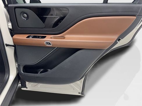 Used 2022 Lincoln Aviator Reserve w/ Equipment Group 201A image 44