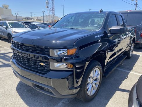 Used 2022 Chevrolet Silverado 1500 Custom RWD image 2