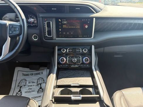 Used 2024 GMC Yukon XL Denali AWD/4WD image 17