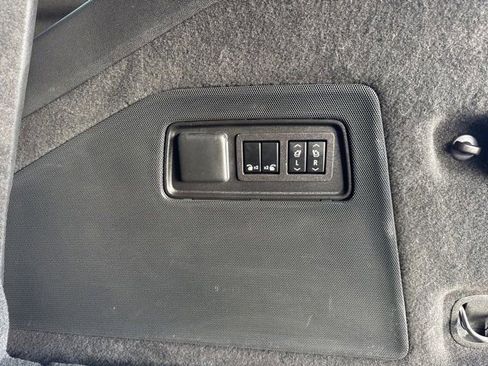 Used 2023 Cadillac Escalade Premium Luxury image 18