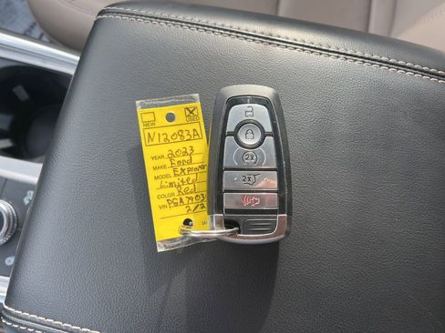 Used 2023 Ford Explorer Limited w/ Limited Technology Package image 25