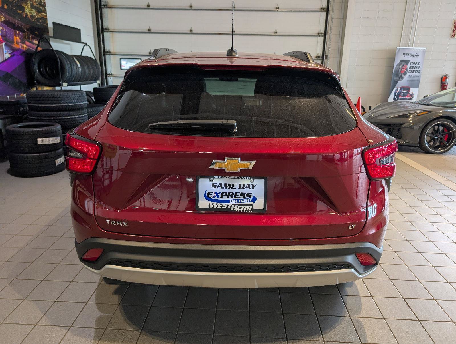 Used 2025 Chevrolet Trax LT w/ LT Convenience Package FWD image 5