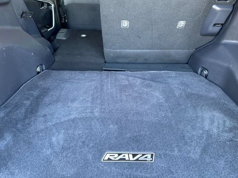 Used 2021 Toyota RAV4 XLE w/ Carpet Mat Package (TMS) FWD image 14