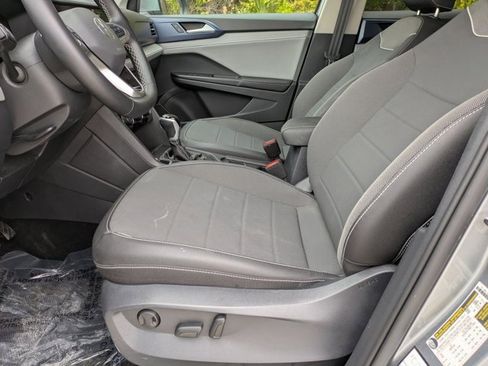 Used 2024 Volkswagen Taos SE image 17