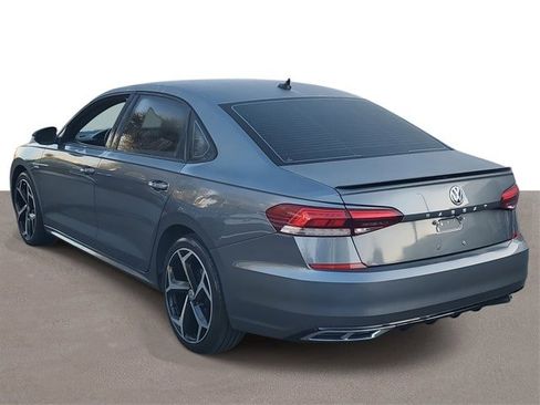 Certified 2022 Volkswagen Passat 2.0T R-Line image 3