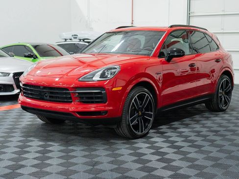 Used 2022 Porsche Cayenne E-Hybrid AWD/4WD image 3