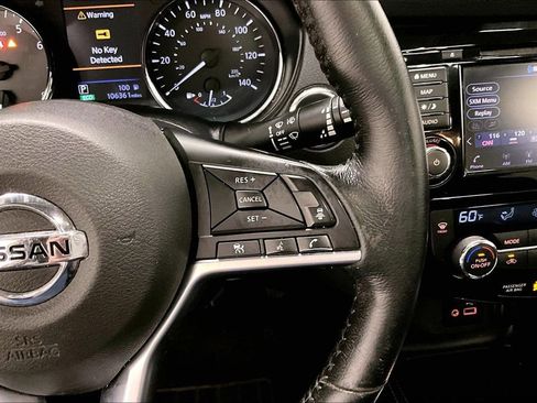 Used 2018 Nissan Rogue SL w/ Premium Package image 12